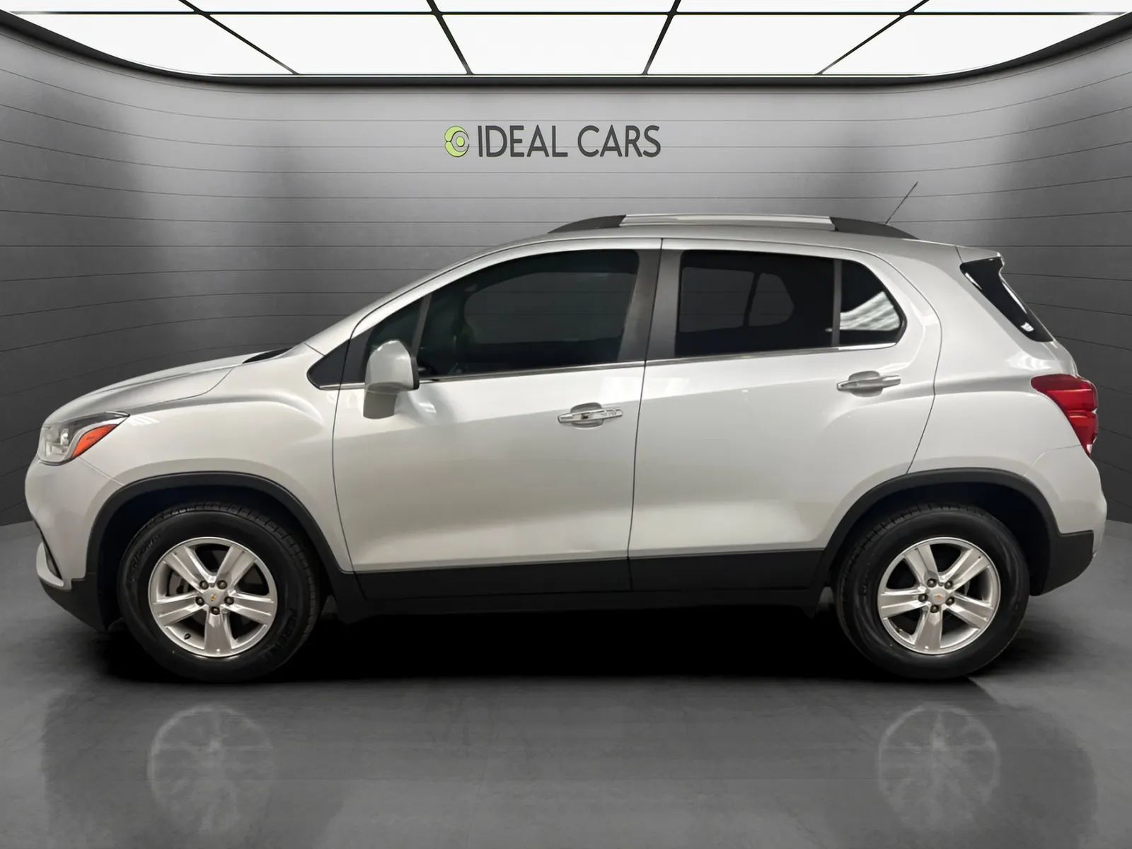 Used 2018 Chevrolet Trax LT w/ LT Convenience Package FWD image 8