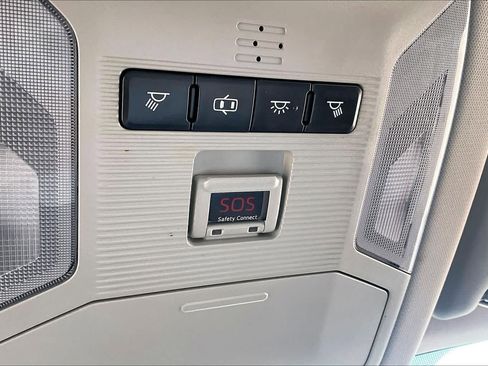 Used 2019 Toyota RAV4 LE image 33