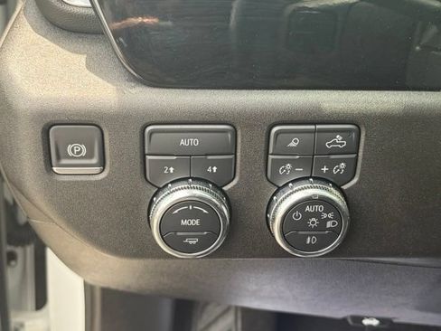 Used 2025 GMC Sierra 1500 SLT AWD/4WD image 27