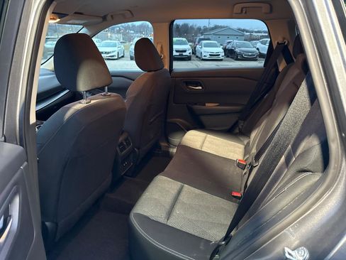 Used 2024 Nissan Rogue SV image 8