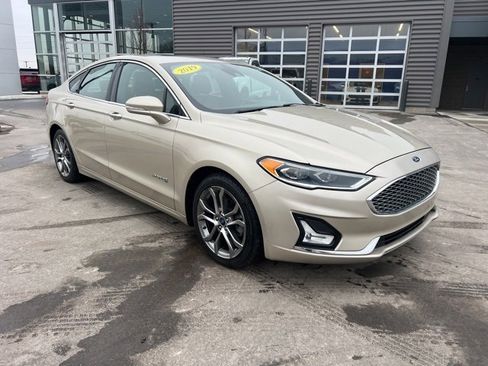 Used 2019 Ford Fusion Titanium image 3