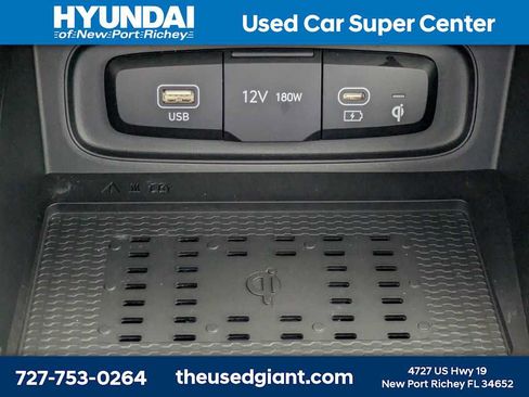 Certified 2025 Hyundai Venue Limited FWD image 23