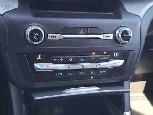 Used 2020 Ford Explorer XLT w/ Equipment Group 202A image 31