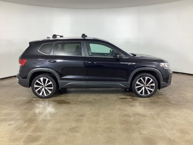 Used 2022 Volkswagen Taos SE FWD image 4