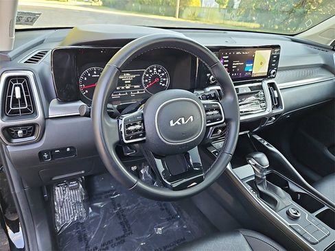 Certified 2022 Kia Sorento S w/ Panoramic Sunroof Package image 27