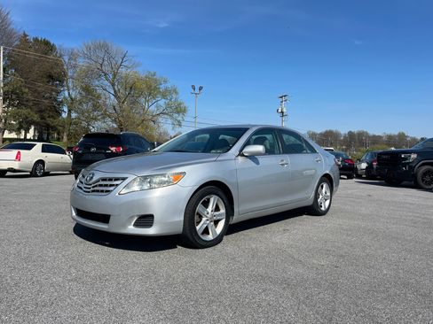Used 2011 Toyota Camry LE image 6