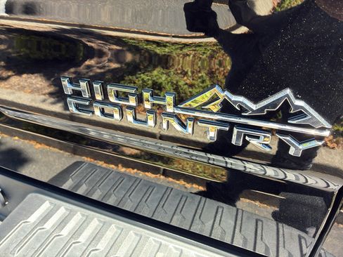 Used 2025 Chevrolet Silverado 1500 High Country w/ High Country Premium Package AWD/4WD image 5