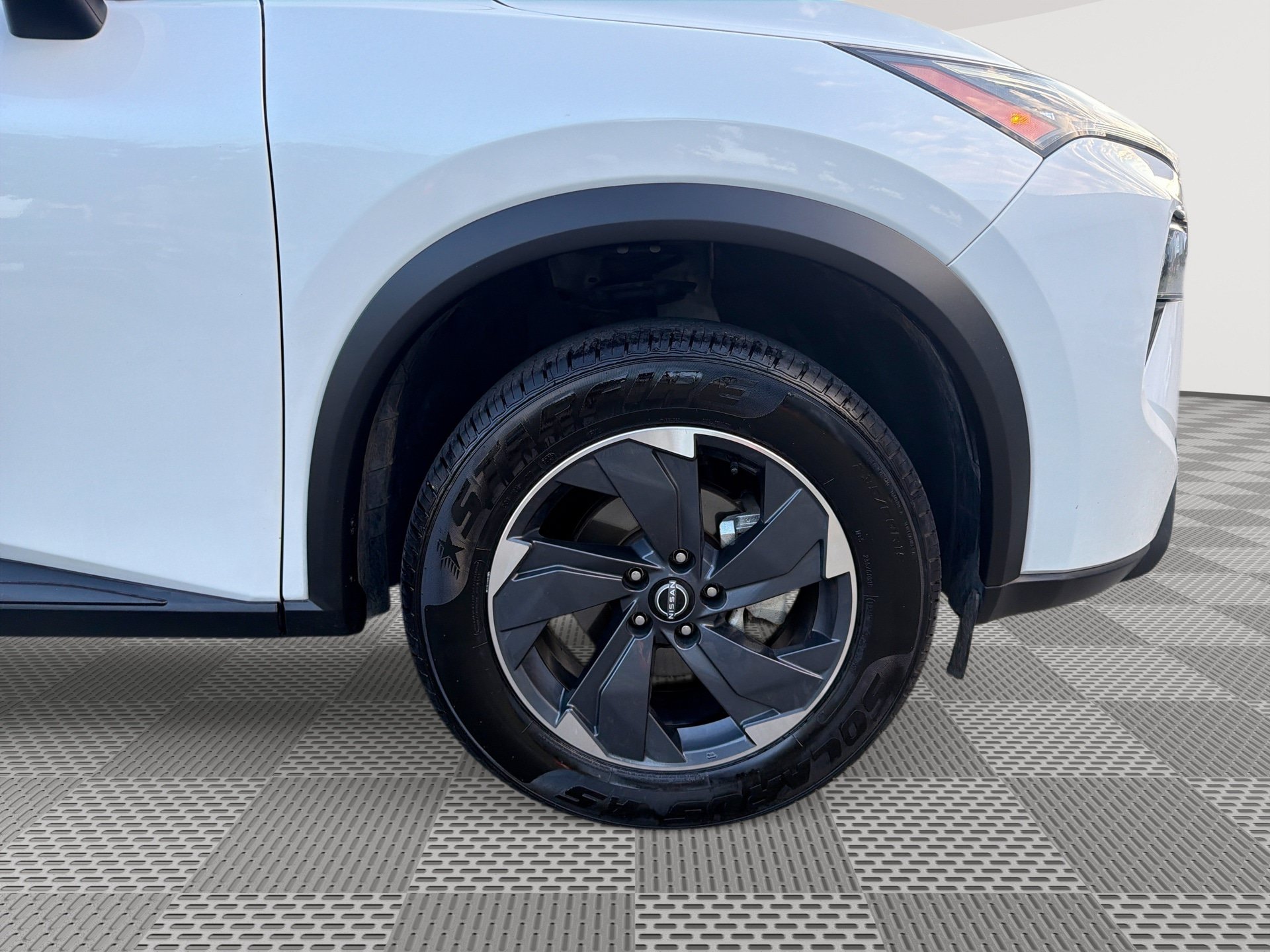 Used 2025 Nissan Rogue SV AWD/4WD image 29