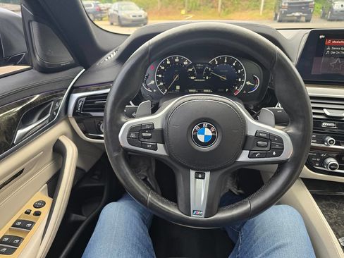 Used 2018 BMW M550i xDrive w/ Driving Assistance Package AWD/4WD image 23
