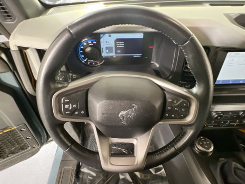 Used 2022 Ford Bronco Badlands image 11