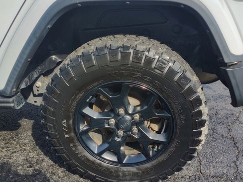 Used 2018 Jeep Wrangler Unlimited Sahara w/ Quick Order Package 24M Moab image 11