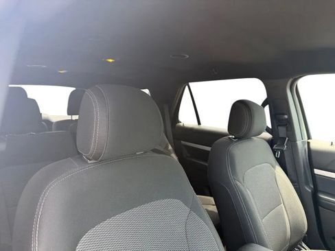 Used 2017 Ford Explorer XLT AWD/4WD image 26