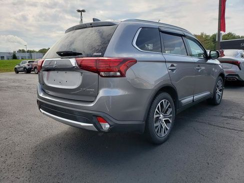 Used 2018 Mitsubishi Outlander AWD image 3