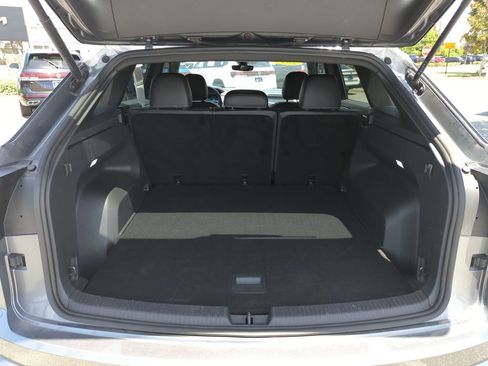 Used 2024 Volkswagen Atlas Cross Sport SE FWD image 19