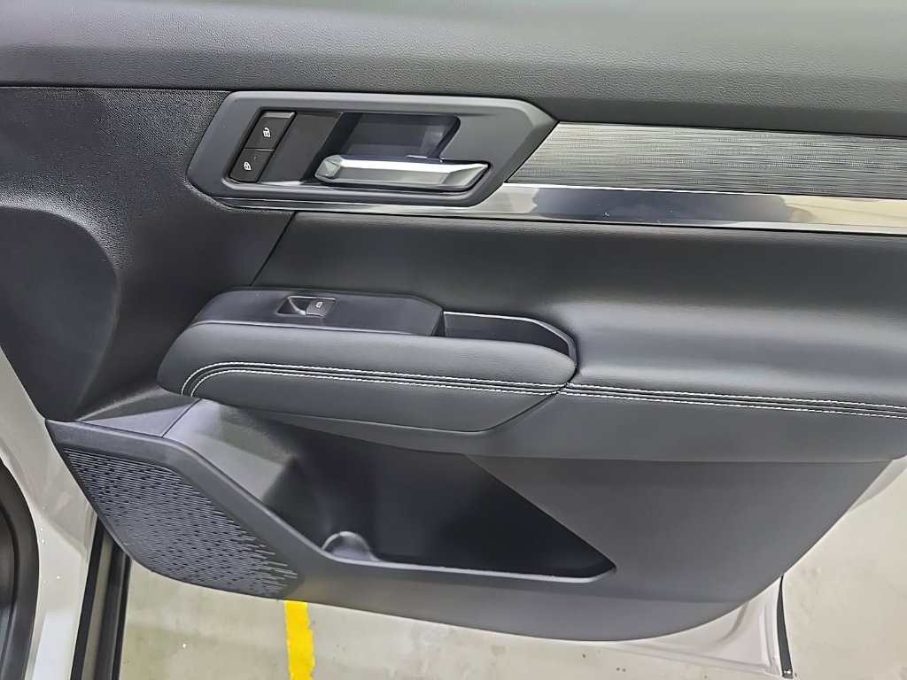 New 2027 GMC Terrain Elevation w/ Elevation Premium Package FWD image 9