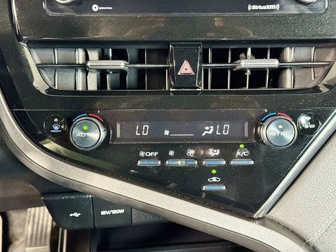 Used 2022 Toyota Camry SE w/ Cold Weather Package AWD/4WD image 12