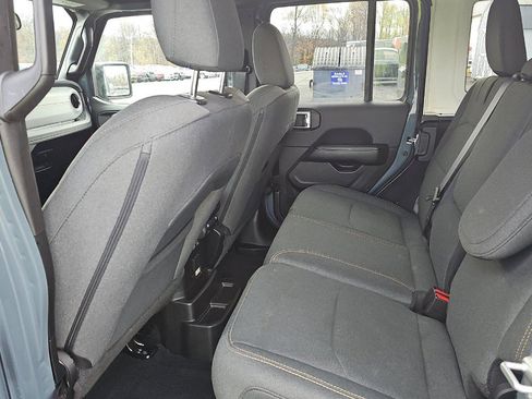 Used 2025 Jeep Wrangler Unlimited Sahara w/ Safety Group image 10