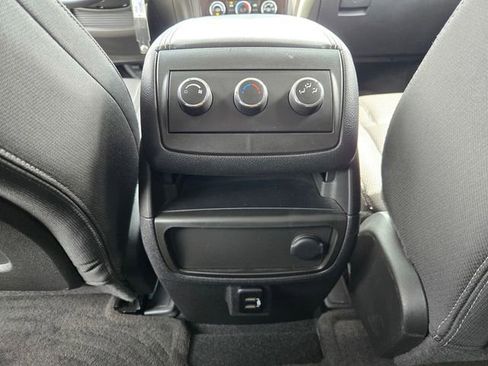 Used 2017 Chevrolet Traverse LT w/ Style and Technology Package FWD image 15