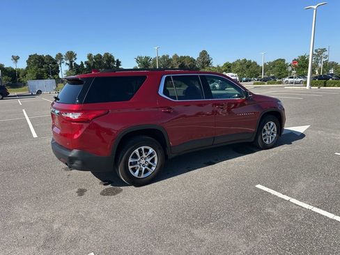 Used 2021 Chevrolet Traverse LT FWD image 4