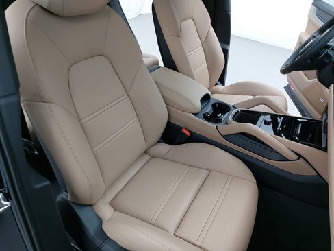 New 2026 Porsche Cayenne S image 12