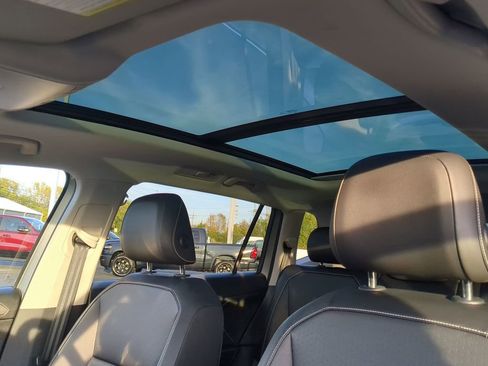 Used 2022 Volkswagen Tiguan SE image 14