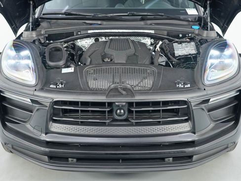 Used 2024 Porsche Macan image 8