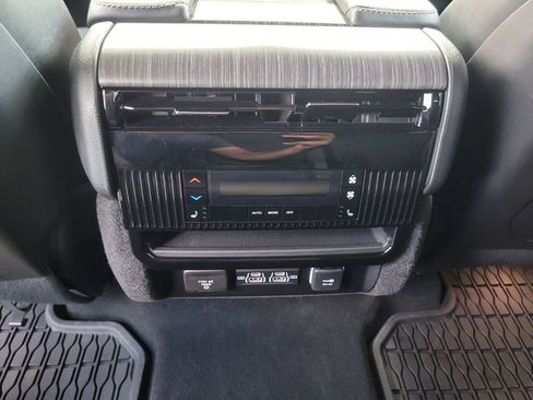 Certified 2024 Jeep Wagoneer Series III w/ Premium Group I image 15