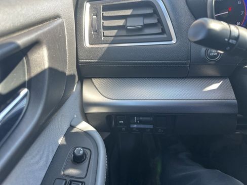 Used 2019 Subaru Legacy 2.5i Premium image 7