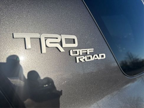 Used 2018 Toyota 4Runner TRD Off-Road Premium image 15