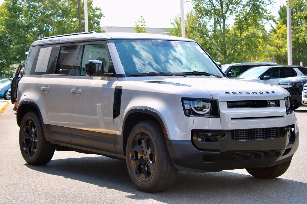 New 2026 Land Rover Defender 110 S AWD/4WD image 2