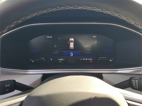 Certified 2025 Volkswagen Taos SE image 21