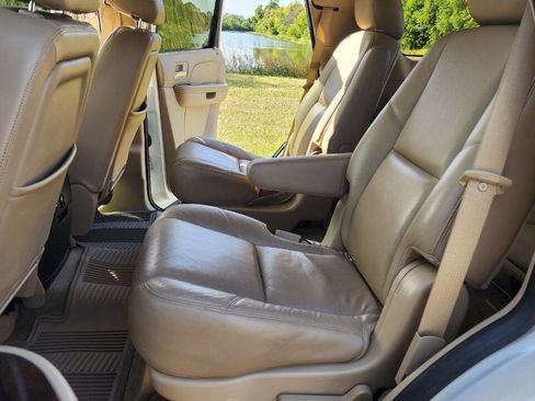 Used 2012 Cadillac Escalade Luxury image 35