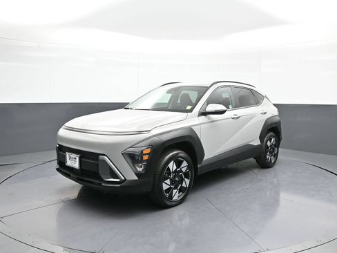 Certified 2025 Hyundai Kona SEL AWD/4WD image 10