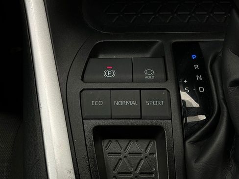 Used 2025 Toyota RAV4 XLE image 24