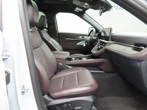 Used 2025 Ford Explorer Platinum image 28