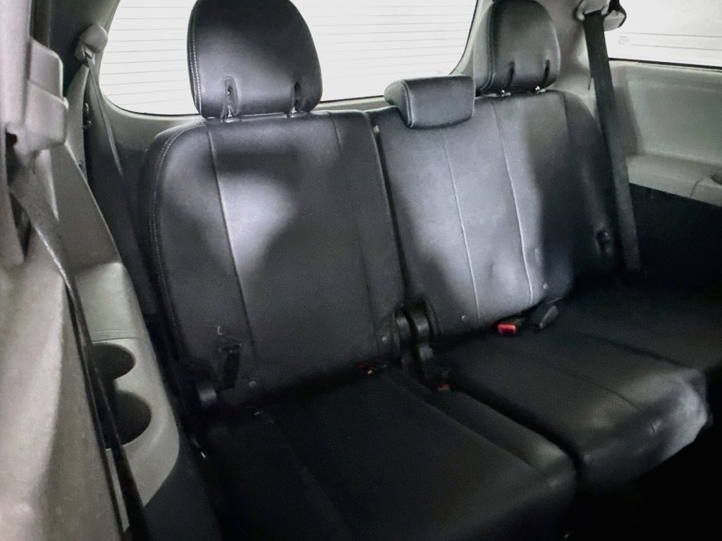 Used 2016 Toyota Sienna SE FWD image 32