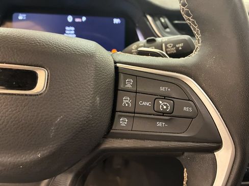 Used 2023 Jeep Grand Cherokee Altitude AWD/4WD image 23
