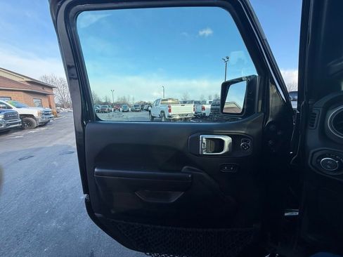 Used 2021 Jeep Gladiator Willys image 18