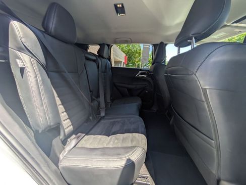 Used 2025 Mitsubishi Outlander SE AWD/4WD image 31