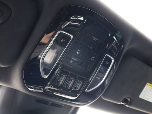 Used 2024 Maserati Grecale GT image 19