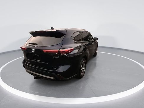 Used 2022 Toyota Highlander XLE image 8