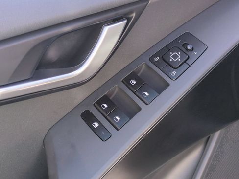 Used 2025 Kia Niro LX FWD image 13