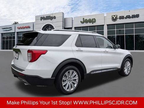 Used 2022 Ford Explorer Limited w/ Equipment Group 301A RWD image 3
