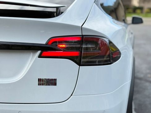 Used 2022 Tesla Model X Plaid image 12