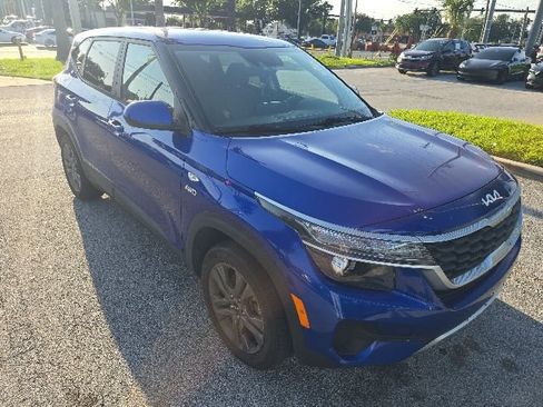 Used 2022 Kia Seltos LX AWD/4WD image 3