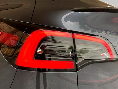 Used 2022 Tesla Model Y Performance AWD/4WD image 27