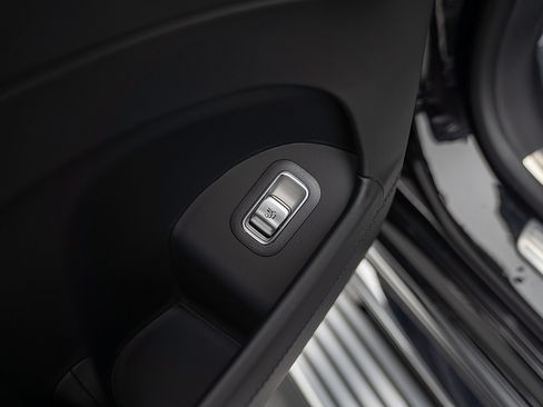 Used 2025 Mercedes-Benz Maybach GLS 600 4MATIC image 18