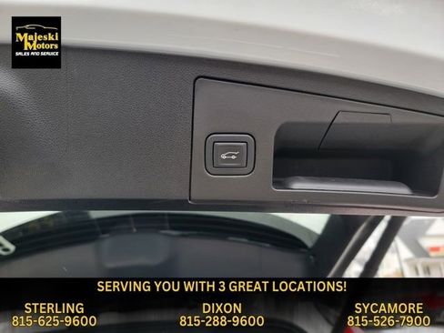 Used 2024 Cadillac XT4 Premium Luxury image 31