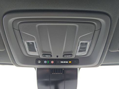 Used 2025 Chevrolet Silverado 1500 LT image 33