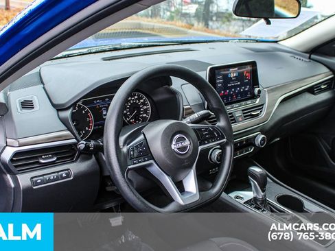 Used 2025 Nissan Altima 2.5 SV image 21